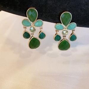 💐6/25 clip on dangle green earrings gold toned